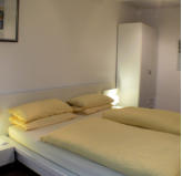 Doppelbett im Schlafzimmer